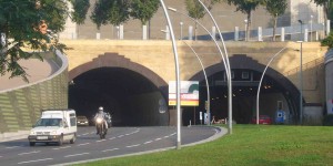 Uno de los túneles urbanos de Barcelona, el de la Rovira (Foto: Jordi Ferrer / Wikimedia Commons)
