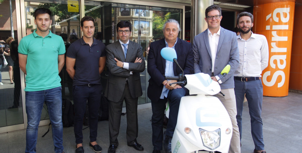 Acuerdo de 'maridaje' de la moto eléctrica con los trenes catalanes