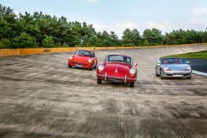 Porsche reimprime manuales de coches antiguos
