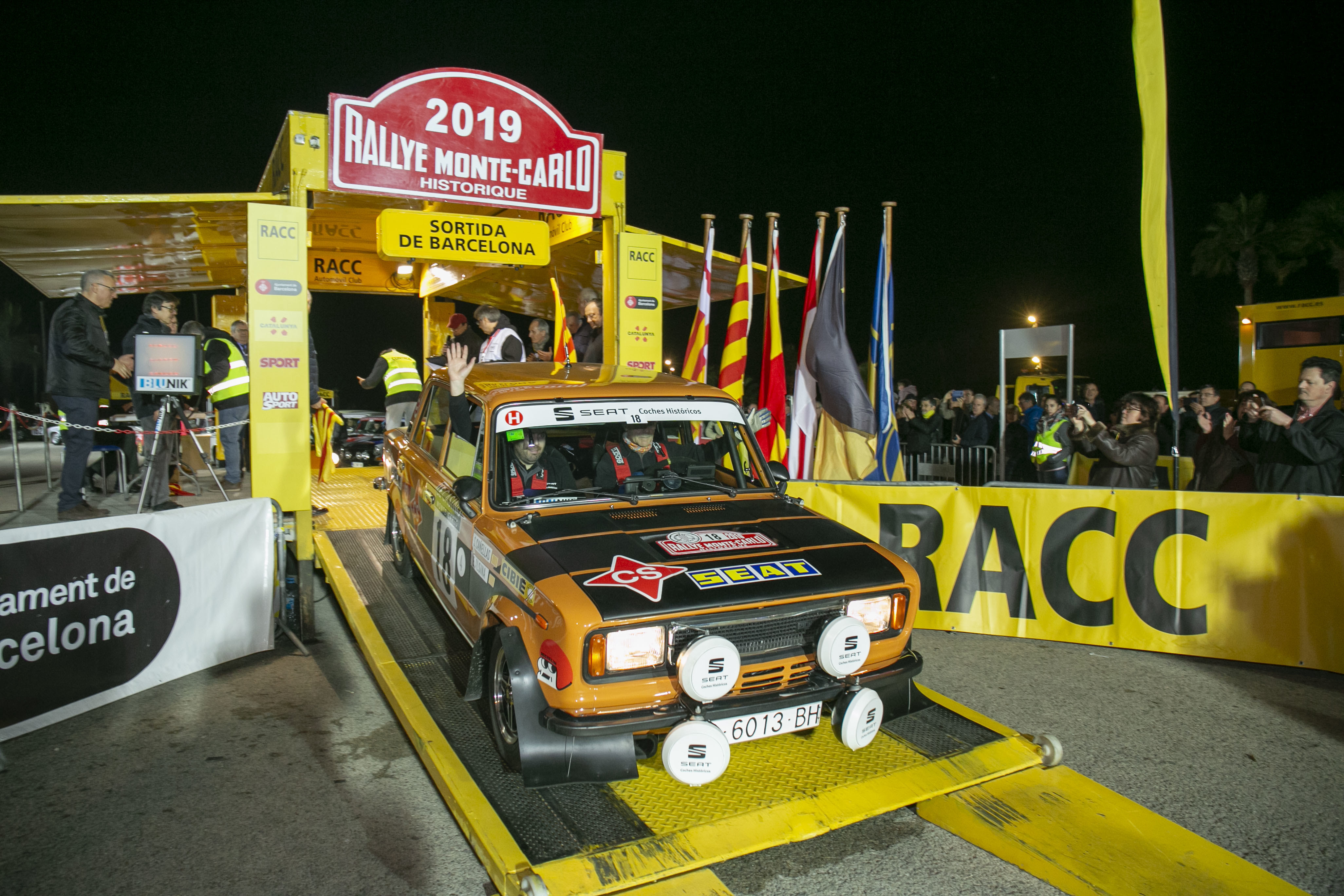 un coche en la salida del Rallye Montecarlo Historique del año pasado